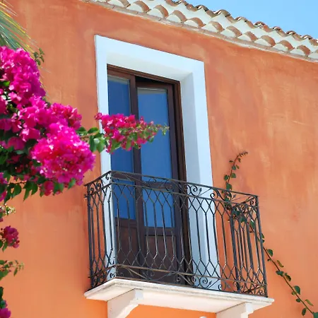 Felix - Galanias & Retreat