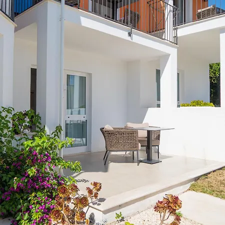 Felix - Galanias & Retreat 4*